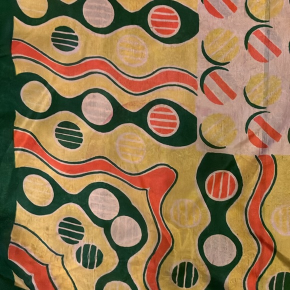 Gorgeous, green vintage scarf. - Picture 2 of 6